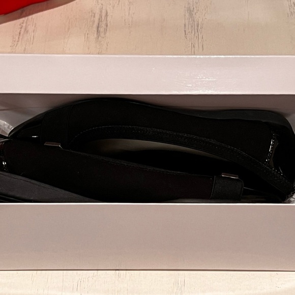 Anne Klein Black Flats with Rounded Toe and Glossy Finish - Picture 9 of 9